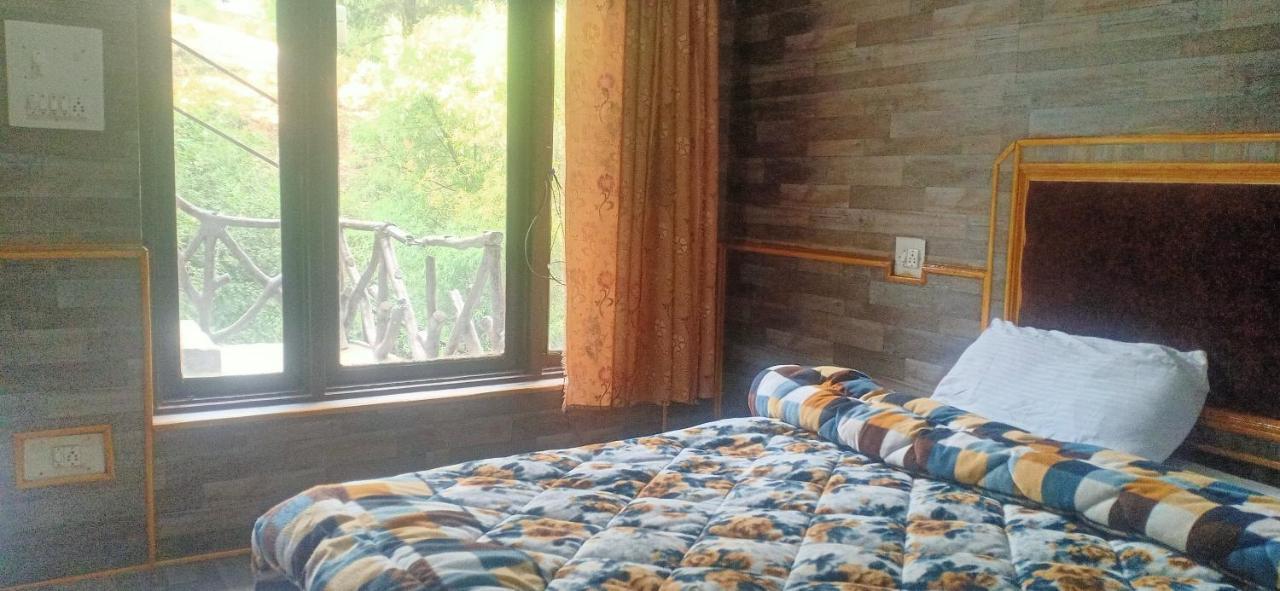دارامشالا Hotel Pine Spring المظهر الخارجي الصورة
