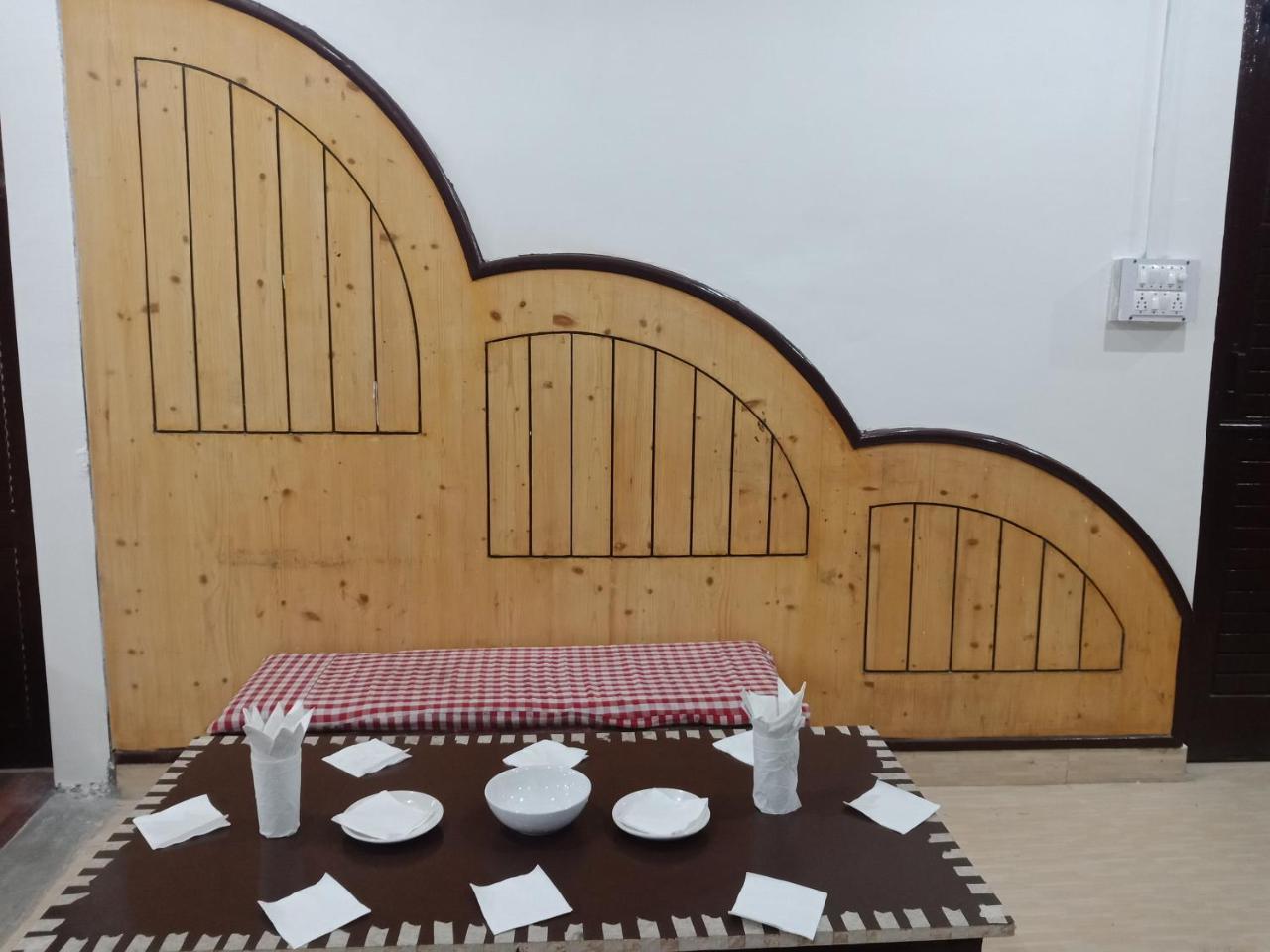 دارامشالا Hotel Pine Spring المظهر الخارجي الصورة