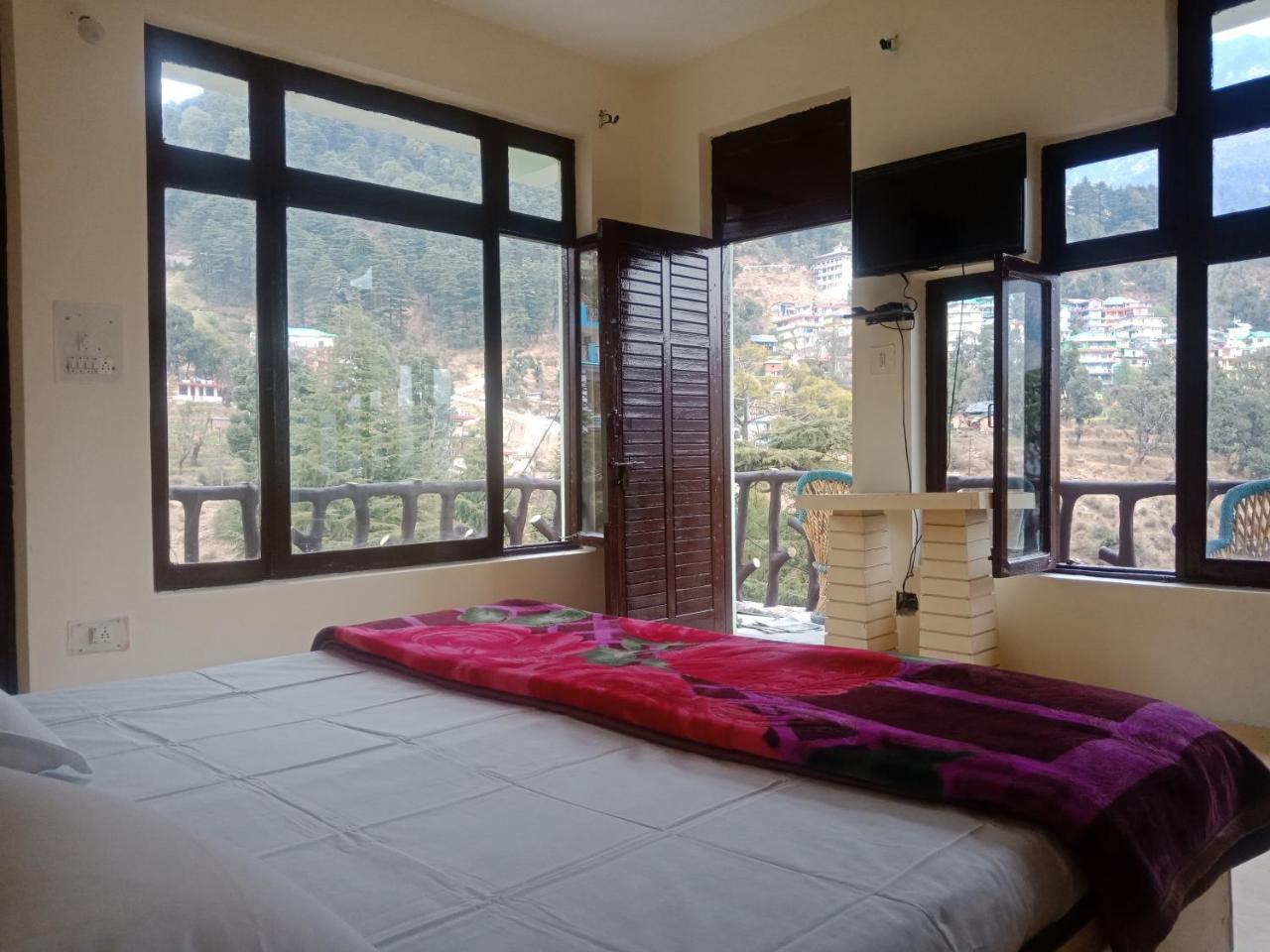 دارامشالا Hotel Pine Spring المظهر الخارجي الصورة